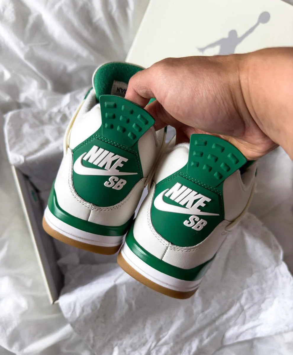NIKE Air Jordan 4 SB Pine Green.