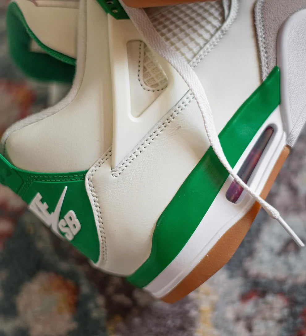 NIKE Air Jordan 4 SB Pine Green.
